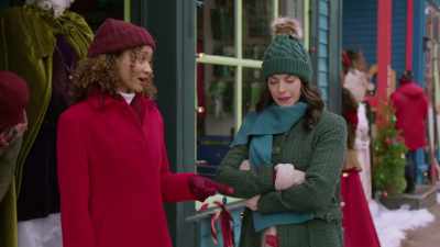 Let's see. There's
snowball fights, flour fights, - Believe in Christmas