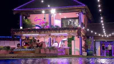 >> LET'S SEE WHERE EVERYONE IS,
IF THEY'RE ALL TOGETHER. - Love Island