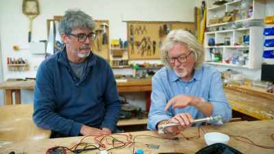 Let's show the viewers how this
extends when we wet the thing. - James May and the Dull Men