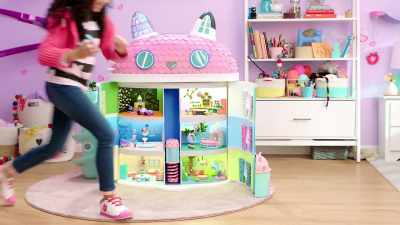 Let's spin the spinner
to see where we'll play our first game. - Gabby's Dollhouse