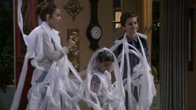 Let's stop sliming each other
and start sliming Joey. - Fuller House