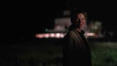 - Let's take a closer look.
- No. She'll think I'm checking up. - Footloose