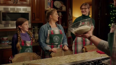 - Let's talk dough.
- Ooooh! - My Southern Family Christmas