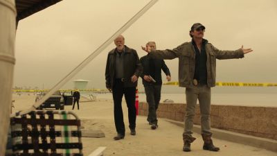 Let's talk inside. - Lethal Weapon