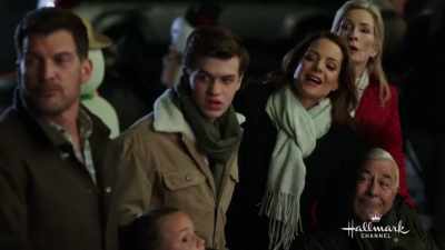 - Let's tell everybody.
- No, guys, it's not-- - Sister Swap: A Hometown Holiday