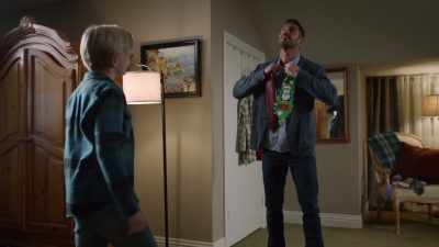 Let's try it on. Thank you. - A Country Christmas Harmony