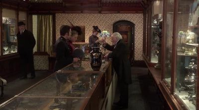 Let's try this other tray over here. - Murdoch Mysteries