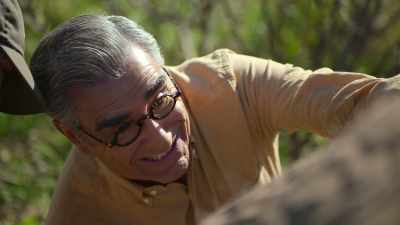 - [Levy] Oh!
- [vet chuckles] - The Reluctant Traveler with Eugene Levy