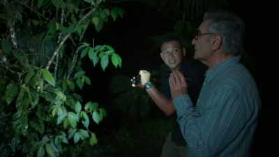 - [Levy] What have we got?
- [Isidro] This snake, - The Reluctant Traveler with Eugene Levy