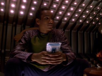 Lf you keep an eye on the rigging,
l'll read it now. - Star Trek: Deep Space Nine