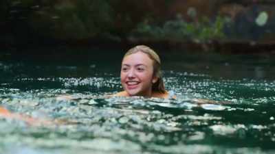 -[Liam] Yeah!
-[Mikayla] You did it! - Swimming for Gold