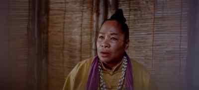 Liat nice daughter, no? - South Pacific