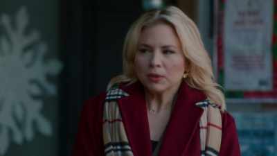 Libras and Scorpios--
compatible? - Friends & Family Christmas