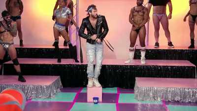 ♪ Lick finger,
lick finger, lick ♪ - GoGo for the Gold