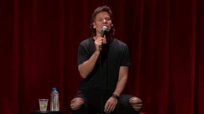 Lidi si myslí,
že dowňáci vůbec nepijou alkohol. - Theo Von: Regular People