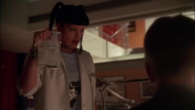 Lieutenant Arnett's
cell phone. - NCIS