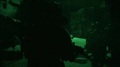 Lieutenant Davis,
need to speak to you. - SEAL Team