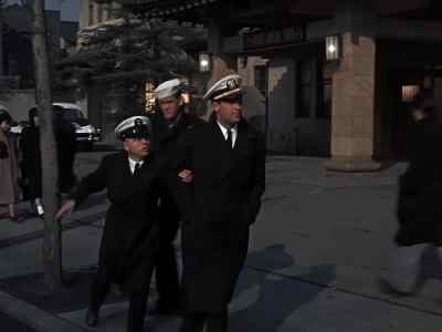 - Lieutenant...
- You are going back to Yokosuka. - The Bridges at Toko Ri