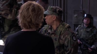 Lieutenant. You reported an emergency. - Stargate SG-1