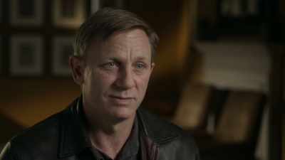 Life isn't
a "James Bond" movie.
( chuckles ) - Spielberg