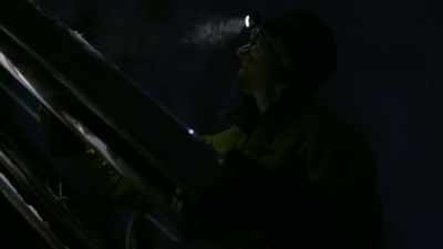 Lift this heavy
thing up, and then, - Life Below Zero: Next Generation