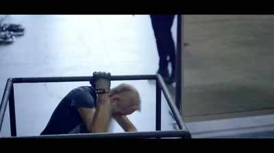 (lift whirring)
(lift beeping) - The Aerialist