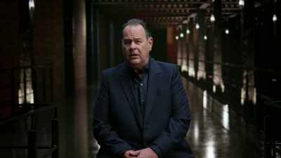 - Lifting a nearly two-ton car - The UnBelievable with Dan Aykroyd