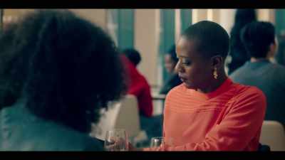 - Ligas-me? Agora?
- Está bem. - Years and Years