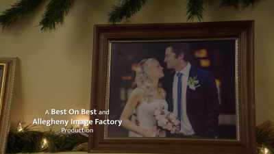 (light christmas music) - 12 Desperate Hours