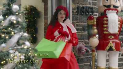 (light holiday music)
(singers vocalizing) - The Secret Gift of Christmas