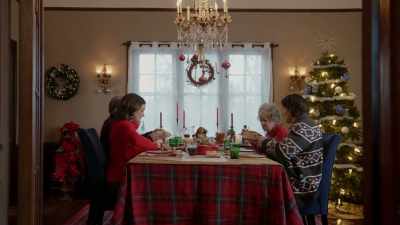 (light joyous music) - Inn Love by Christmas