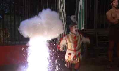 (lighthearted circus music)
(explosion thudding) - Vampire Circus