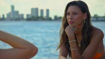 - Like, a romantic little vacay.
- Yeah, you know. - Siesta Key
