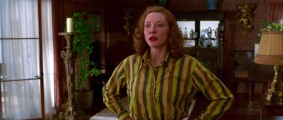 Can't you eat ice cream from a bowl like everyone else in the world? - The Aviator