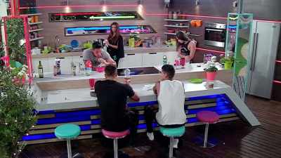 Like fuck me,
she can't expect, like, - Love Island