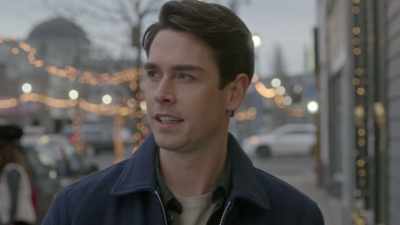 Like how Sam knows everyone's
order depending on the mood - Meeting Mr. Christmas