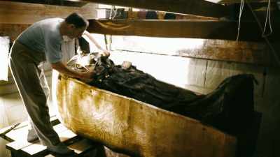 Like Howard Carter's experiment
a century ago. - Tutankhamun: Secrets of the Tomb
