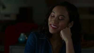 - Like I was betraying Nolan.
- Okay, so you like this guy. - Pretty Little Liars: The Perfectionists
