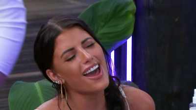 LIKE I --
>> I GOT A TEXT! - Love Island