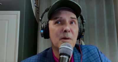 Like, I remember one time I was flying
from Vegas to LA - Norm Macdonald: Nothing Special