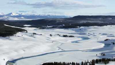Like I said, it's an
easy place to visit, - Yellowstone: One-Fifty
