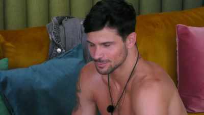 LIKE -- LIKE EH-EH-EH --
>> I THINK IT'S MUTUAL BETWEEN - Love Island