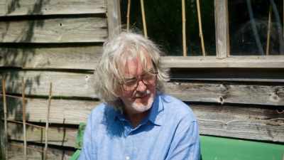 Like people who say Fa-rar-ee.
It's a bit pretentious. - James May and the Dull Men