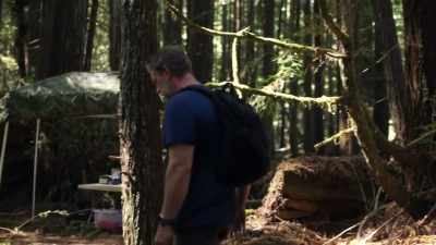 Like, right in here.
It smells like... Like urine. - Expedition Bigfoot