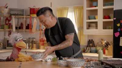 Like that. And we have our Kalbi bowl. - Muppets Now