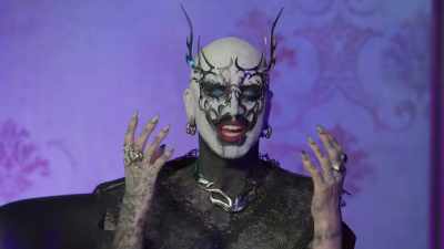 Like the airbrushing
is immaculate but
I could not figure - The Boulet Brothers' Dragula: Titans