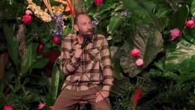 Like, you think if I see
two large Dominicans - Ari Shaffir: America's Sweetheart