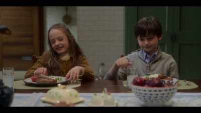 -Like this?
-[Flora grunts] - The Haunting of Bly Manor