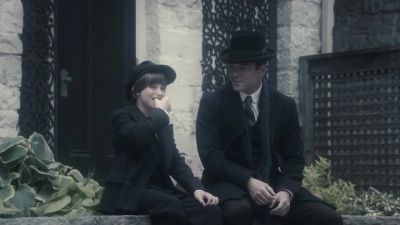 Like this. - Murdoch Mysteries