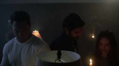 - Like those masks.
- This is, uh, this is cool, huh? - No Escape Room